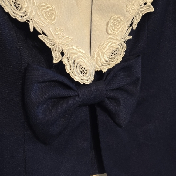 Elegant Blue and White Blazer with Lace Trim - Picture 6 of 8